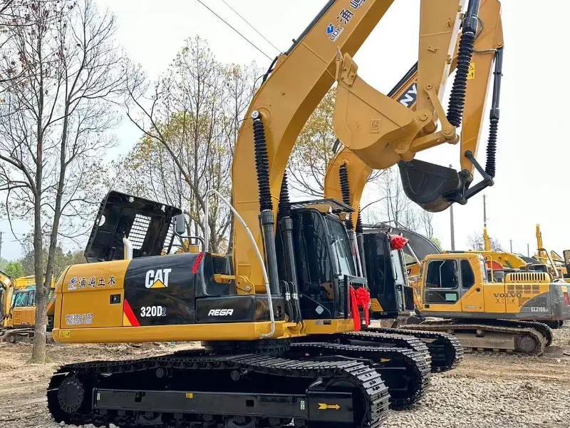 آلات البناء الأصلية عالية الأداء من اليابان Cat 320D2